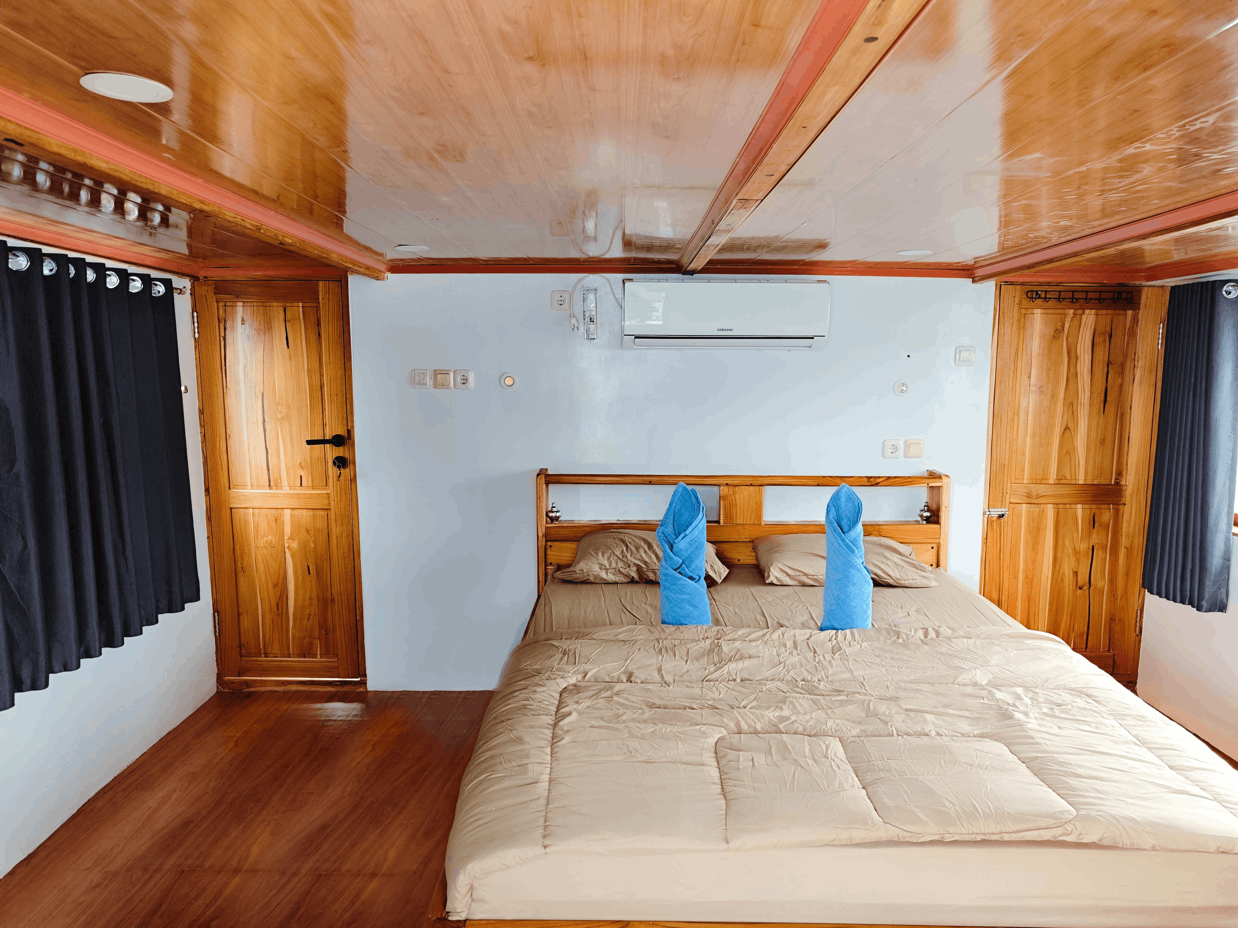 MASTER ROOM