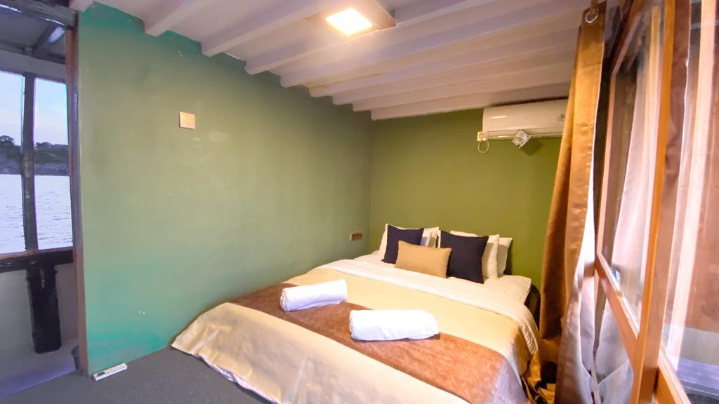 STUDIO CABIN