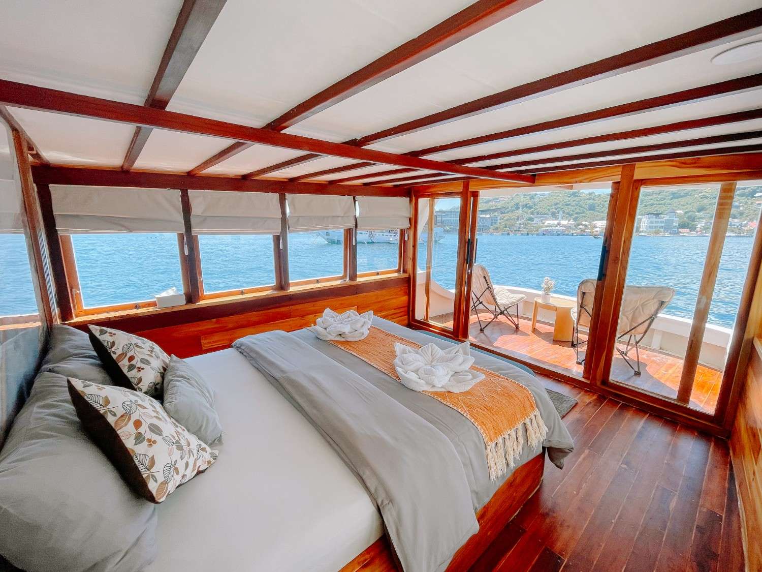 LAUT (Legendary Suite)