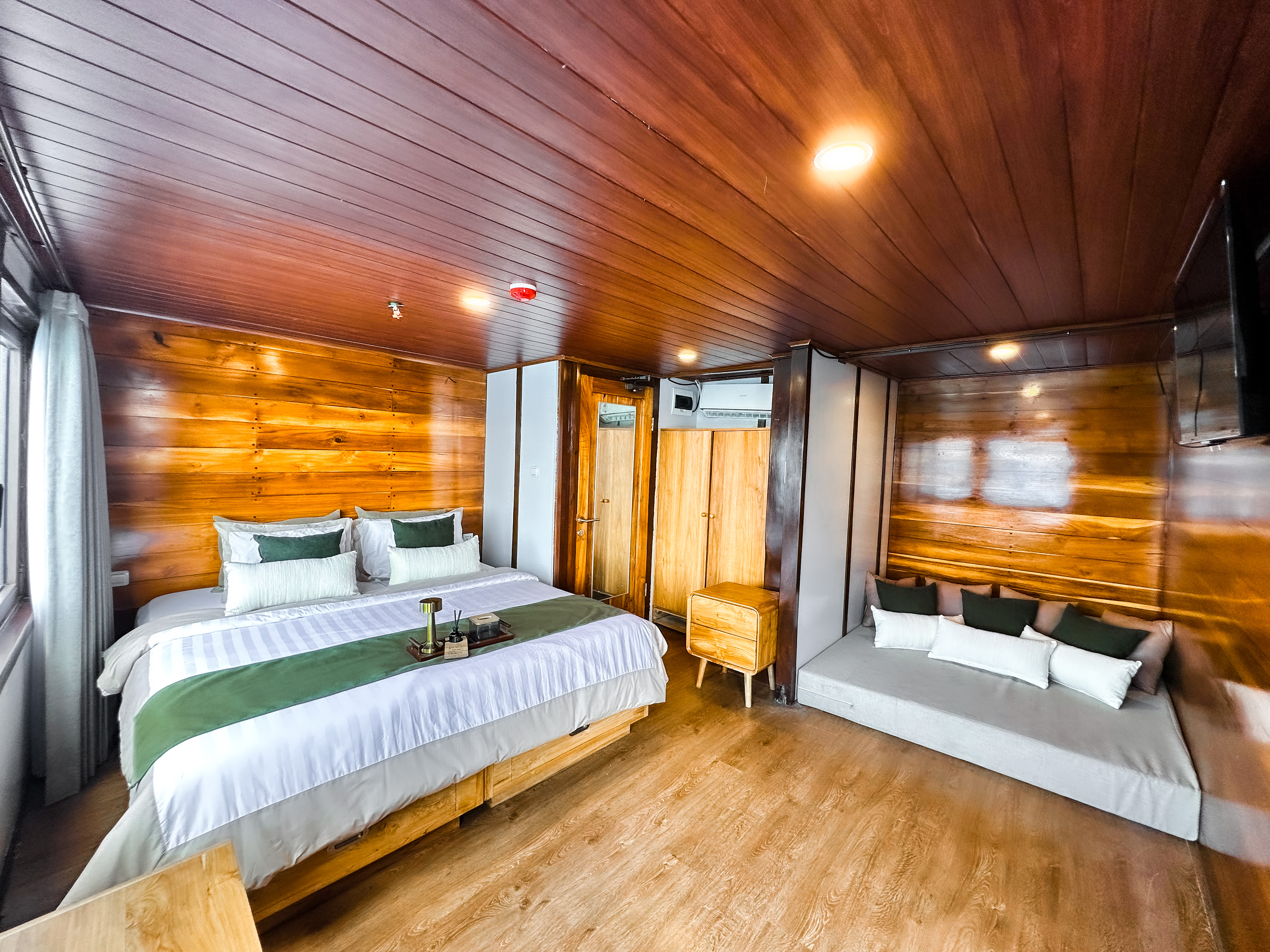 JUNIOR SUITE (Suite Cabin)