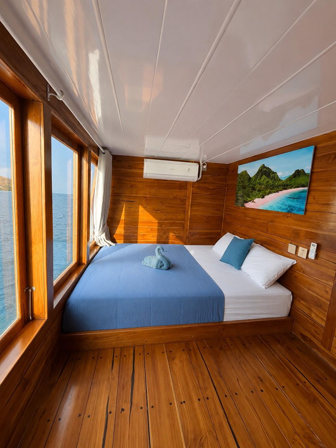 DELUXE CABIN
