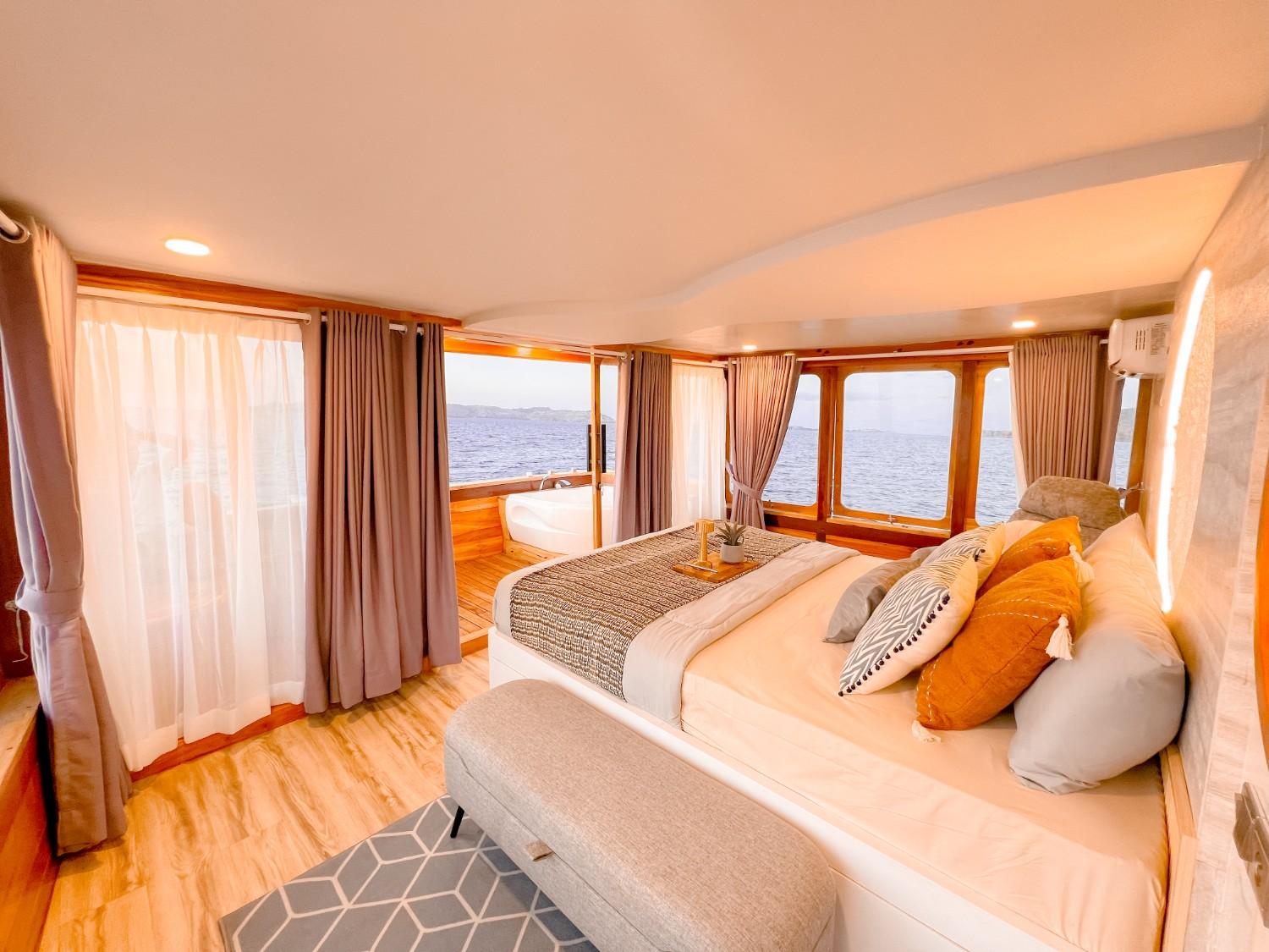 MOON-(Owner's Suite)