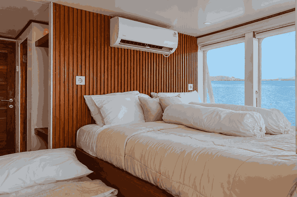 DELUXE CABIN