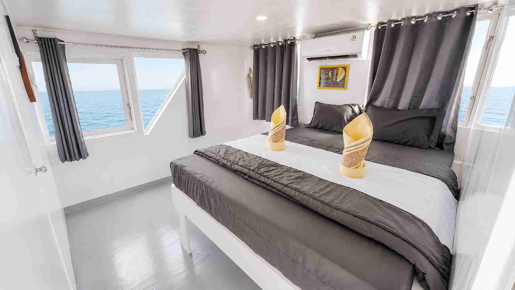 DELUXE ROOM 1