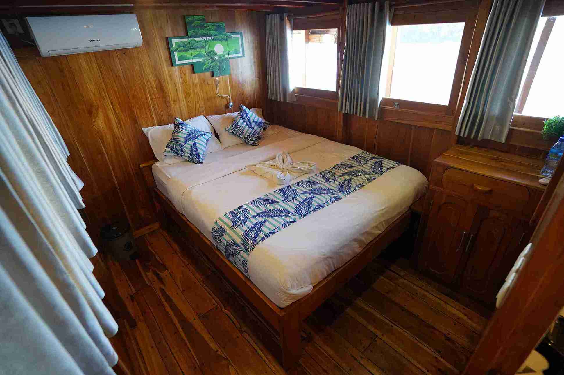 DELUXE CABIN