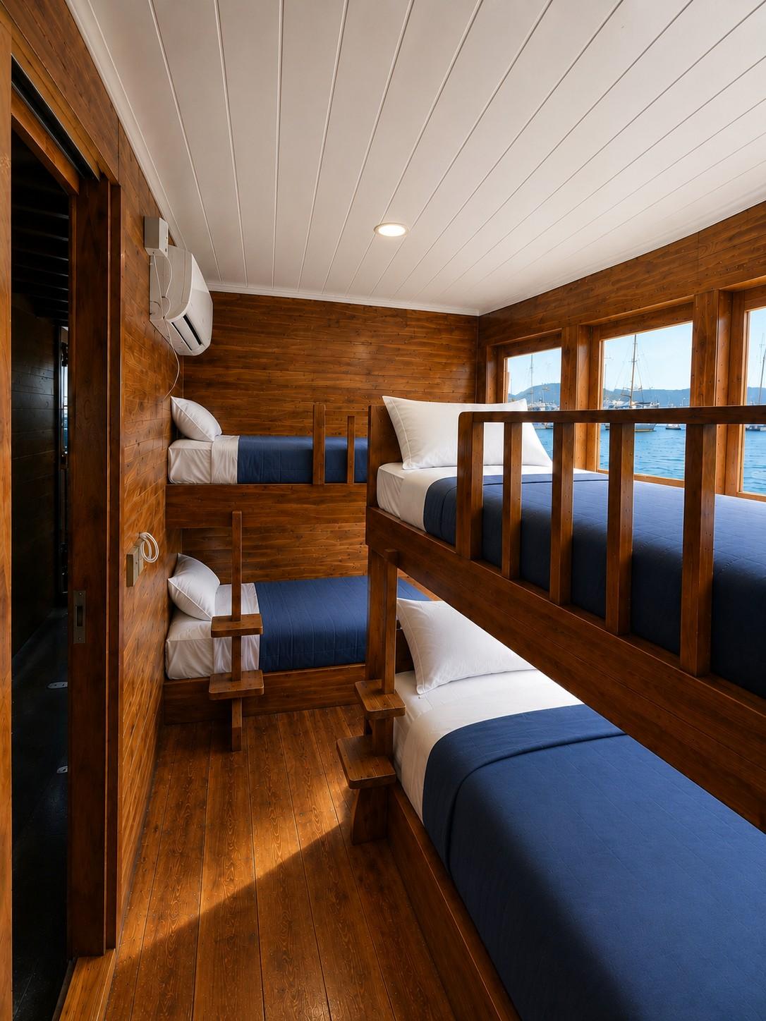 SHARING CABIN SEA VIEW