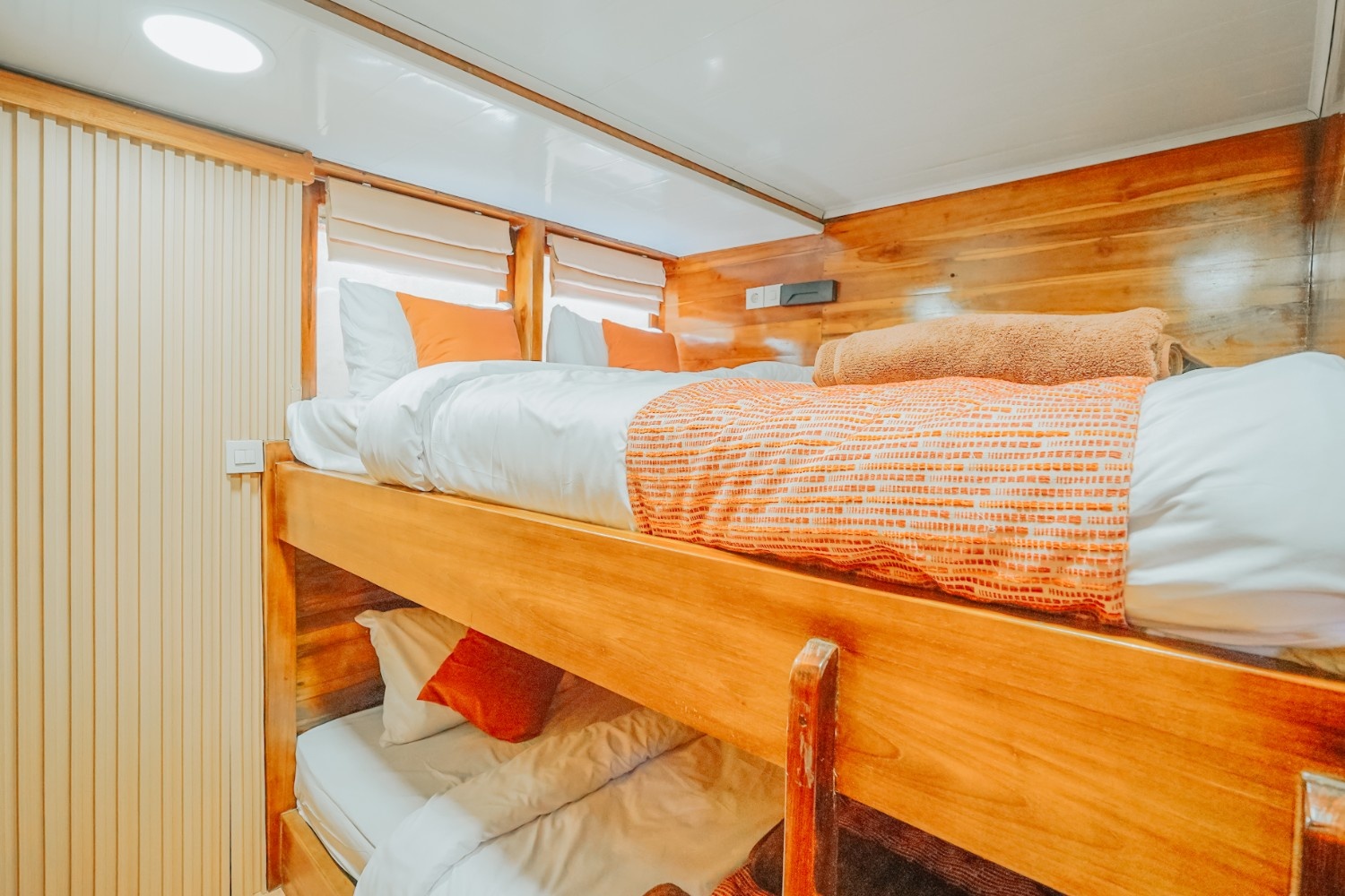 SHARING CABIN ROOM